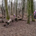 Kind auf dem Kinderspielplatz
